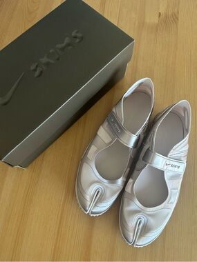 Nike Women’s SKIMS Air Rift Satin Silt Red 8.5 NIB